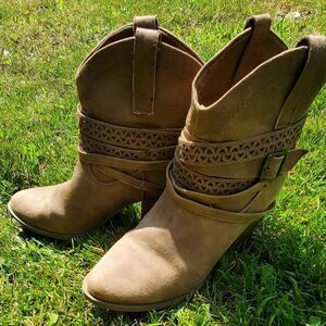 Rampage Women's Brown and Tan Boots